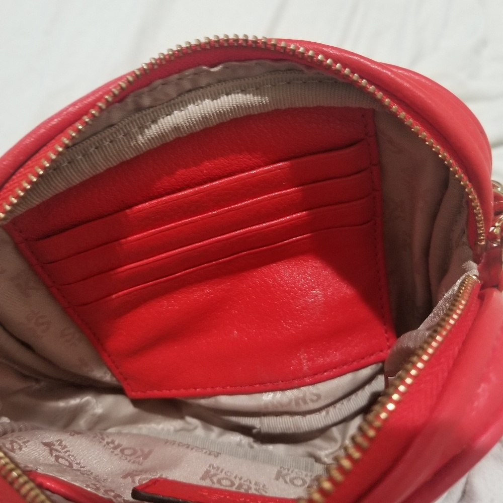 Michael Kors Small Purse - Picture 6 of 8